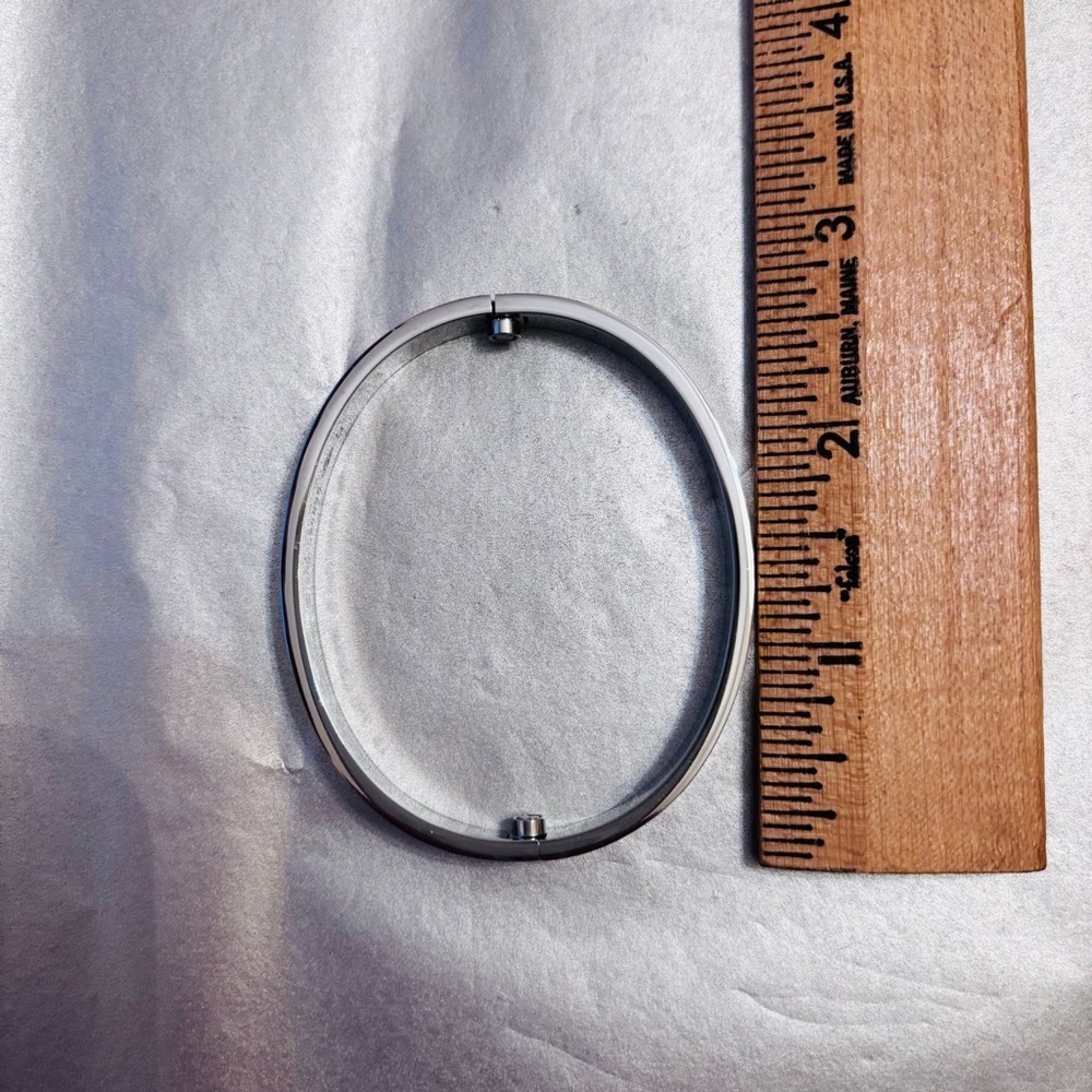 Luxury Silver Tone Bangle Bracelet With Screwdriver New - Picture 8 of 9